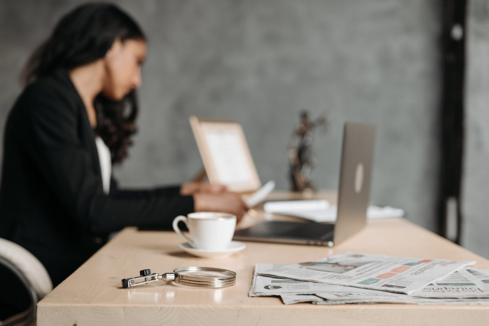 Woman concentrating in front of a laptop
